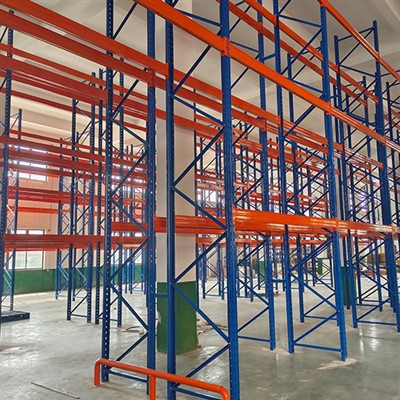 Scaffalatura per pallet con trave trasversale per impieghi gravosi